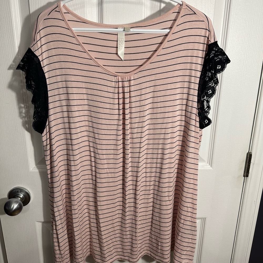 ❤️ 3/30$ baby pink lace sleeeve stripped shirt